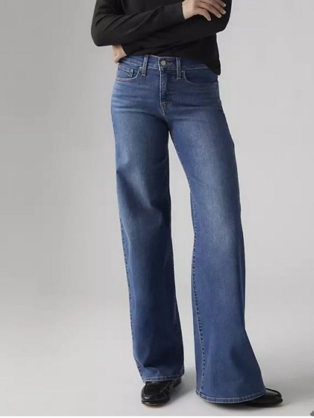 Levi's NWT 318 Shaping Wide Leg Jeans Mid Rise, Clever Girl Wash, 29x30 New!
